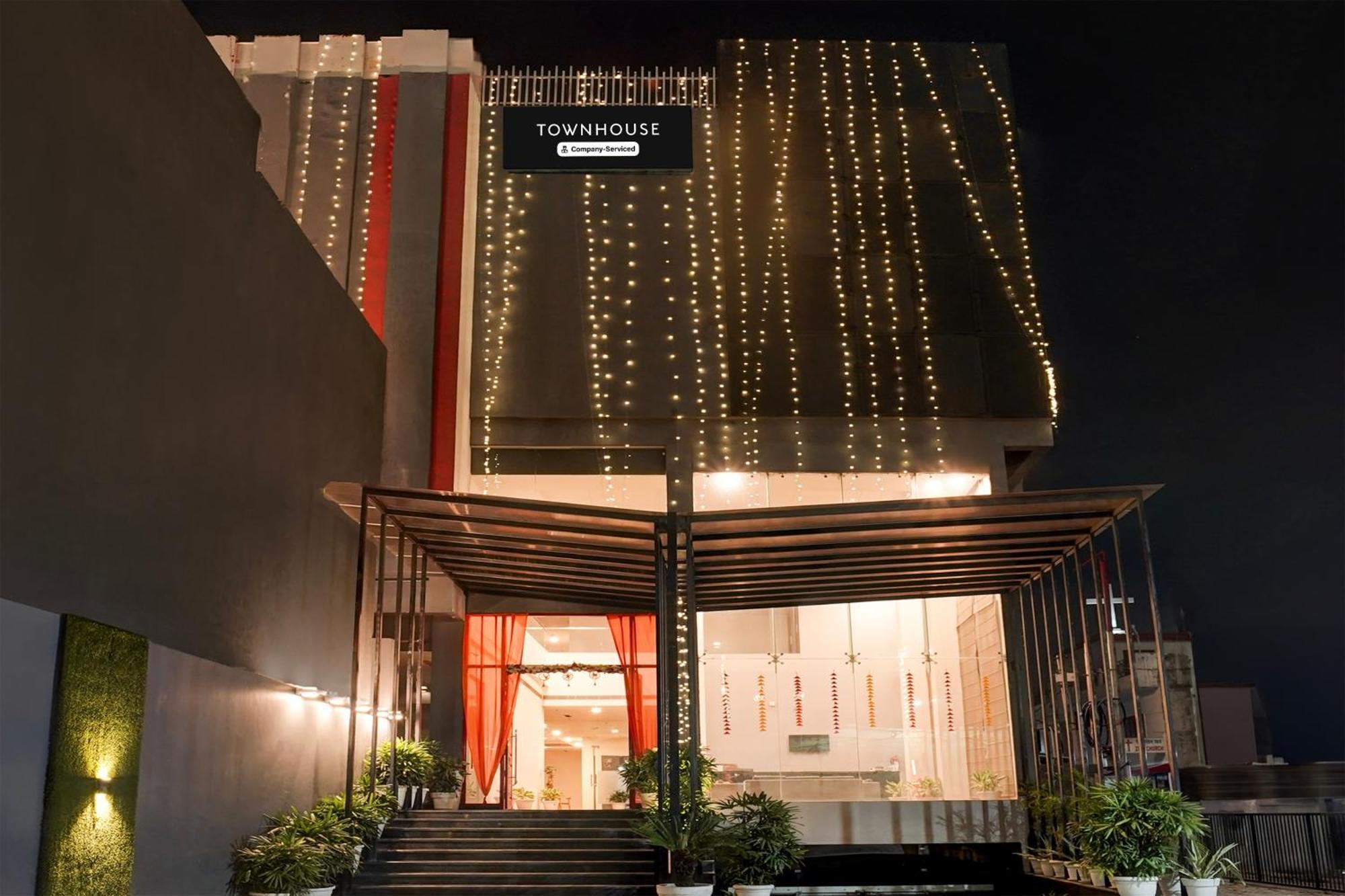 Отель Super Townhouse Gomti Nagar Matiyari Chinhat Экстерьер фото